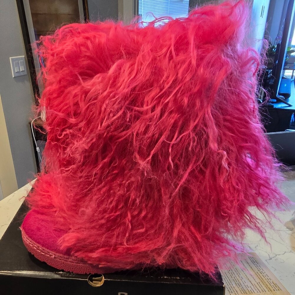 Bearpaw Boetis II Real Lamb Fur Boots Size 6 Women's Electric Pink New in Box